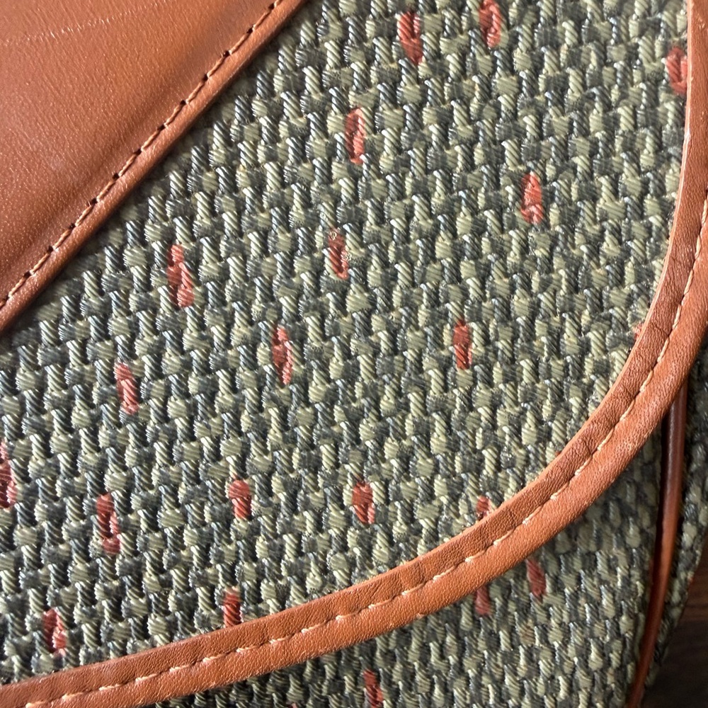 Yves Saint Laurent Olive Green Woven Crossbody with Tan Leather Trim - Picture 4 of 12